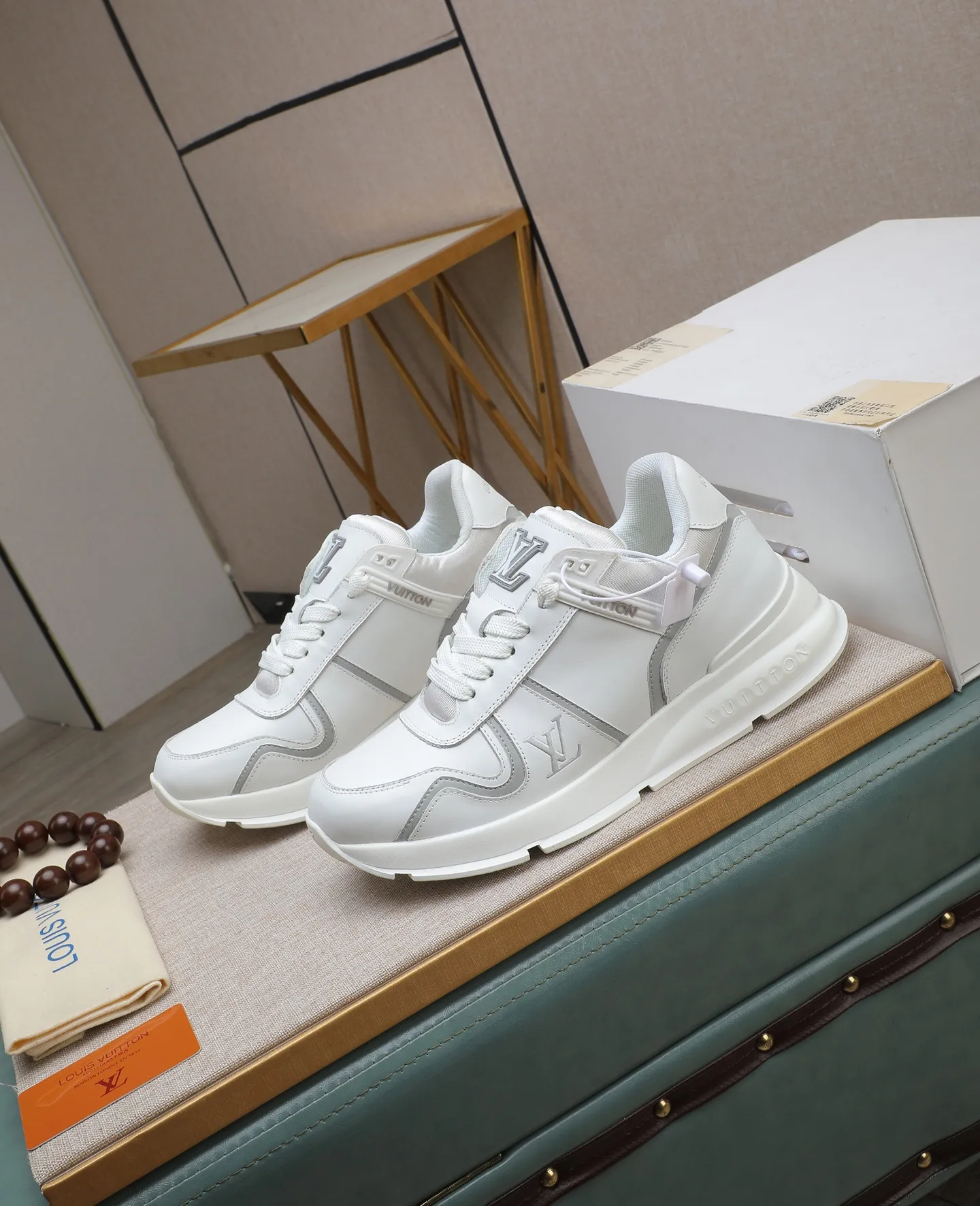 Men's shoes 💰600 📛📛【LOUIS VUITTON】New products synchronized on the official website 👟Milan fashion show style 🇰🇾🇰🇾LV family logo, celebrity style, a must-have for fashionistas ⚠️First-layer calfskin ➕Genuine leather lining ➕Official website original version special outsole 👞Number 38-44